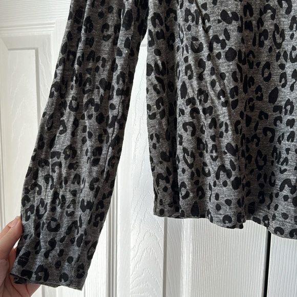 Rails Sami 100% linen charcoal leopard print long-sleeve v-neck top sz large - Picture 8 of 14